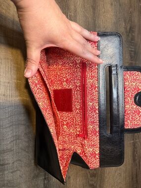 HOBO Women's Black Leather hand bag with Red Floral Interior